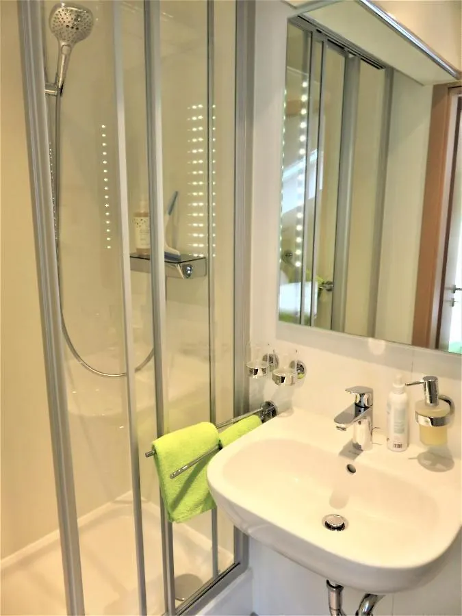 Ferienhaus Weiss, Sandra Weiss 福森 0*,